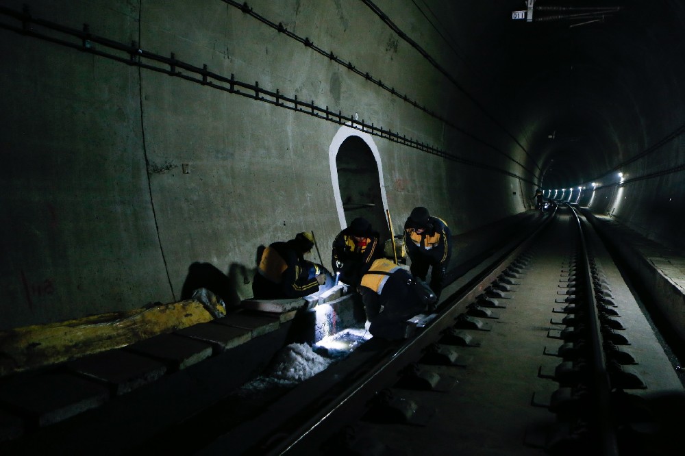 保定铁路运营隧道病害现状